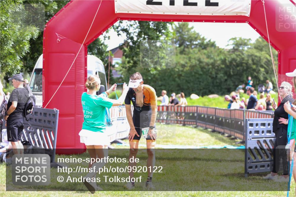 21.06.2026 - 29. Vierlanden-Triathlon Andreas Tolksdorf http://msf.ph/oto/9920122 21.06.2026 13:04:35 Ziel  meine-sportfotos.de