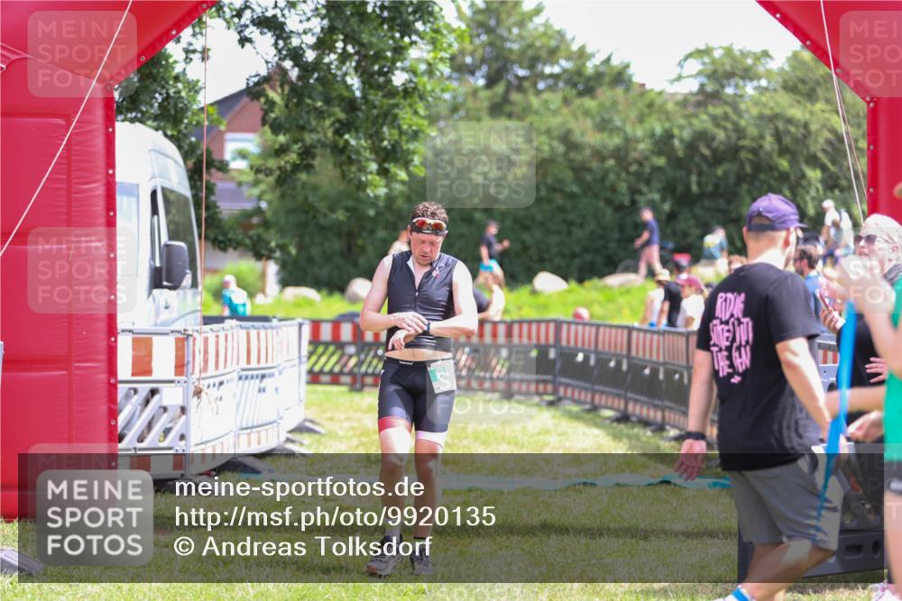 21.06.2026 - 29. Vierlanden-Triathlon Andreas Tolksdorf http://msf.ph/oto/9920135 21.06.2026 13:04:51 Ziel 682 meine-sportfotos.de