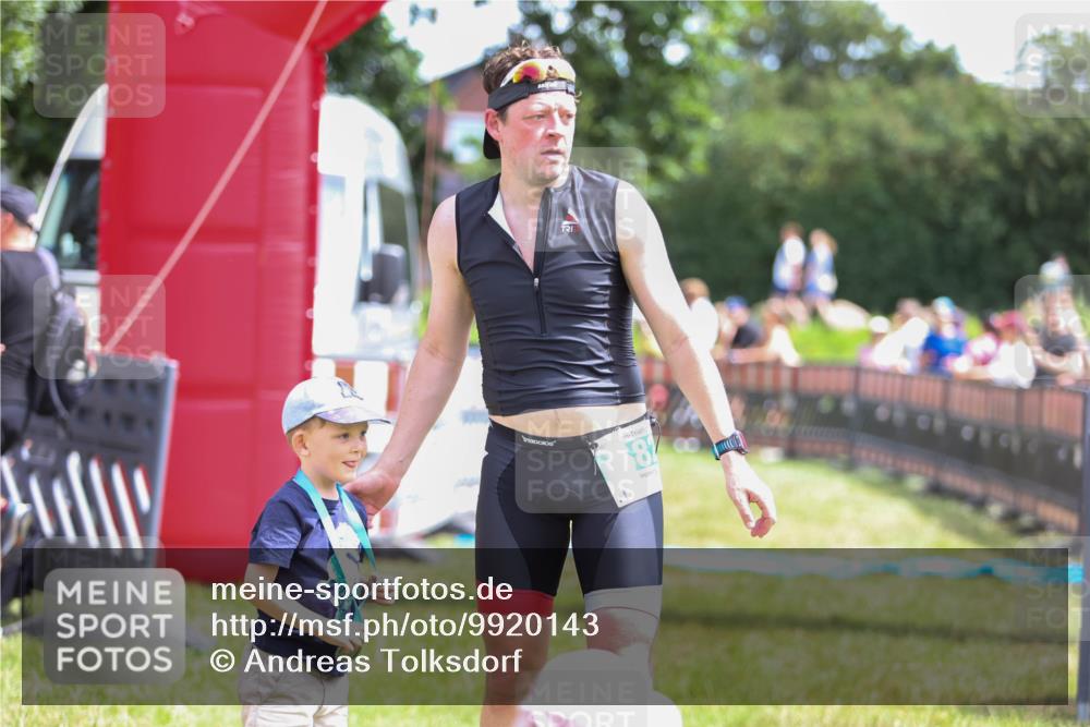 21.06.2026 - 29. Vierlanden-Triathlon Andreas Tolksdorf http://msf.ph/oto/9920143 21.06.2026 13:05:20 Ziel  meine-sportfotos.de