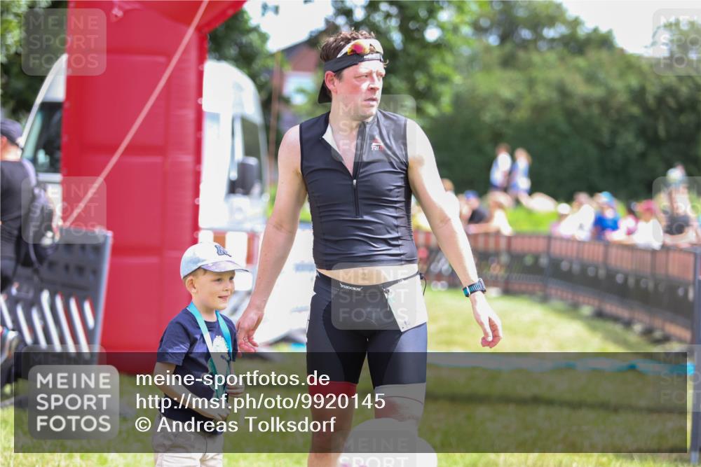 21.06.2026 - 29. Vierlanden-Triathlon Andreas Tolksdorf http://msf.ph/oto/9920145 21.06.2026 13:05:20 Ziel  meine-sportfotos.de
