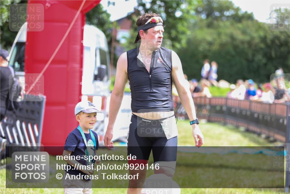 21.06.2026 - 29. Vierlanden-Triathlon Andreas Tolksdorf http://msf.ph/oto/9920146 21.06.2026 13:05:20 Ziel  meine-sportfotos.de