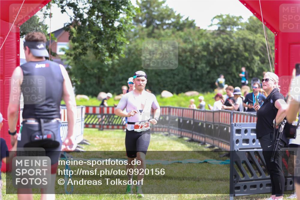 21.06.2026 - 29. Vierlanden-Triathlon Andreas Tolksdorf http://msf.ph/oto/9920156 21.06.2026 13:05:53 Ziel 72, 838 meine-sportfotos.de