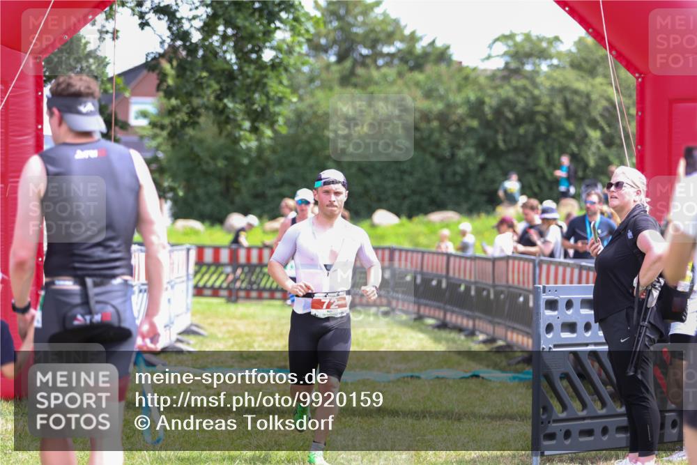 21.06.2026 - 29. Vierlanden-Triathlon Andreas Tolksdorf http://msf.ph/oto/9920159 21.06.2026 13:05:53 Ziel 72, 838 meine-sportfotos.de