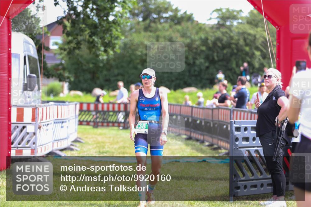 21.06.2026 - 29. Vierlanden-Triathlon Andreas Tolksdorf http://msf.ph/oto/9920160 21.06.2026 13:05:58 Ziel 838 meine-sportfotos.de