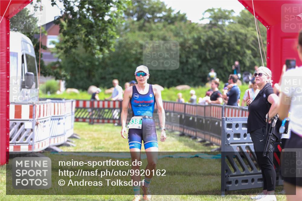21.06.2026 - 29. Vierlanden-Triathlon Andreas Tolksdorf http://msf.ph/oto/9920162 21.06.2026 13:05:58 Ziel 838 meine-sportfotos.de