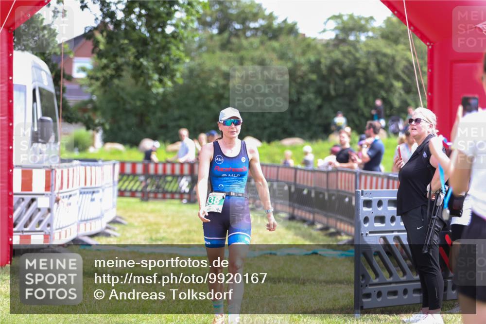 21.06.2026 - 29. Vierlanden-Triathlon Andreas Tolksdorf http://msf.ph/oto/9920167 21.06.2026 13:05:58 Ziel 838 meine-sportfotos.de