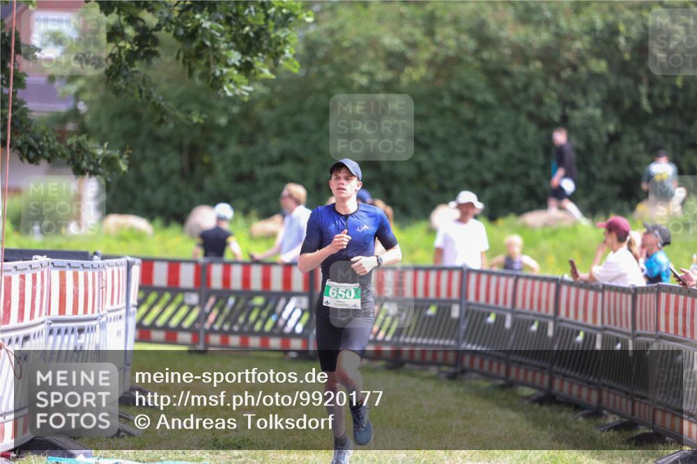 21.06.2026 - 29. Vierlanden-Triathlon Andreas Tolksdorf http://msf.ph/oto/9920177 21.06.2026 13:06:21 Ziel 642, 650 meine-sportfotos.de