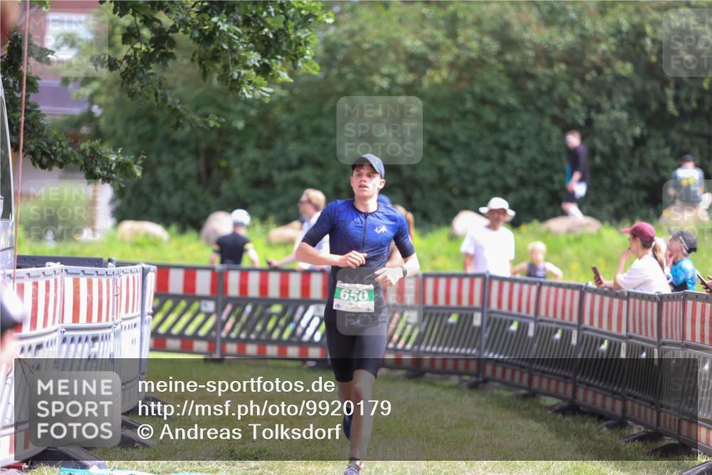 21.06.2026 - 29. Vierlanden-Triathlon Andreas Tolksdorf http://msf.ph/oto/9920179 21.06.2026 13:06:21 Ziel 642, 650 meine-sportfotos.de