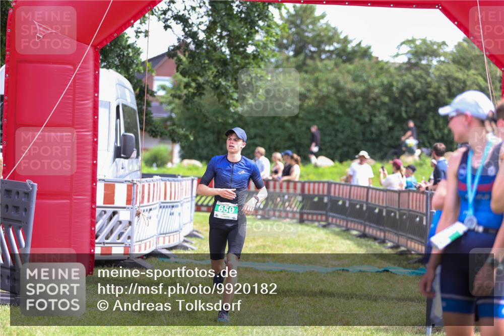 21.06.2026 - 29. Vierlanden-Triathlon Andreas Tolksdorf http://msf.ph/oto/9920182 21.06.2026 13:06:23 Ziel 642, 650 meine-sportfotos.de