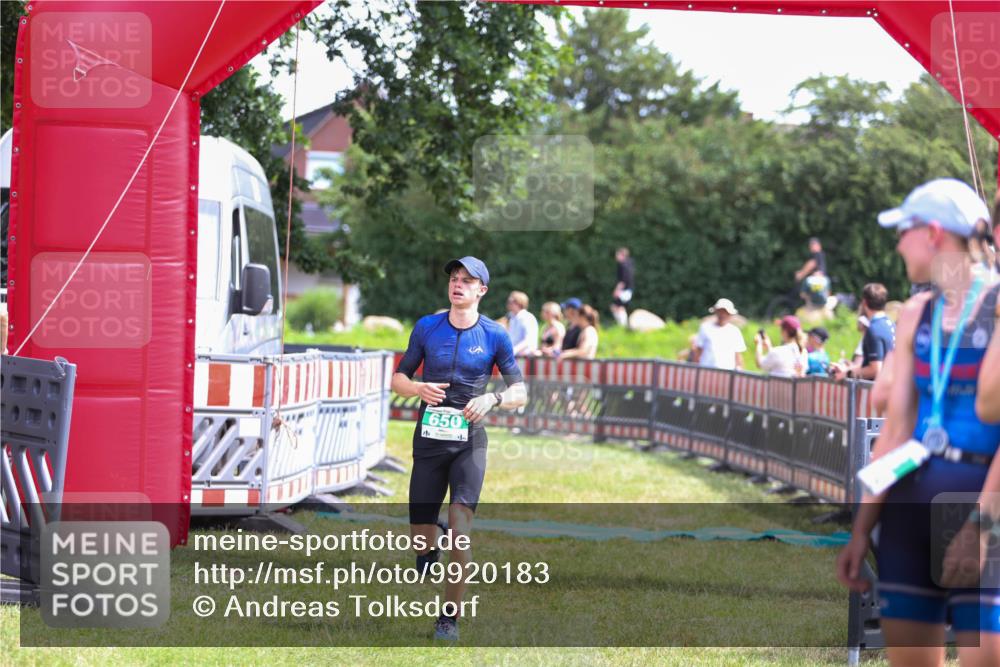 21.06.2026 - 29. Vierlanden-Triathlon Andreas Tolksdorf http://msf.ph/oto/9920183 21.06.2026 13:06:23 Ziel 642, 650 meine-sportfotos.de