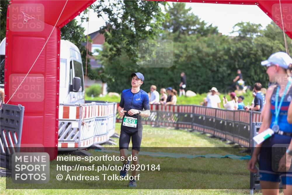 21.06.2026 - 29. Vierlanden-Triathlon Andreas Tolksdorf http://msf.ph/oto/9920184 21.06.2026 13:06:23 Ziel 642, 650 meine-sportfotos.de