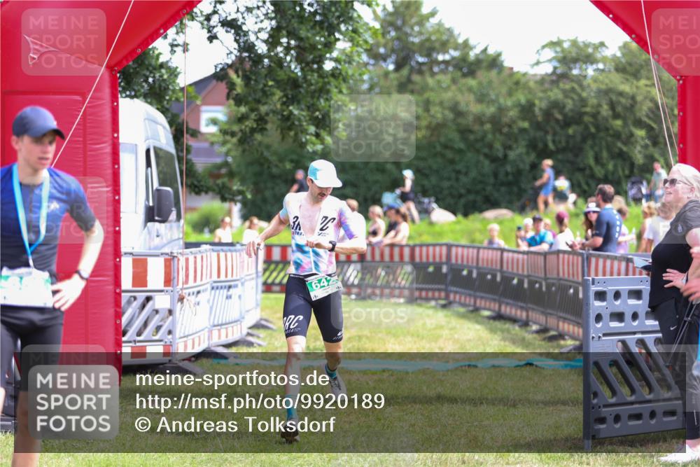 21.06.2026 - 29. Vierlanden-Triathlon Andreas Tolksdorf http://msf.ph/oto/9920189 21.06.2026 13:06:30 Ziel 642, 1358 meine-sportfotos.de