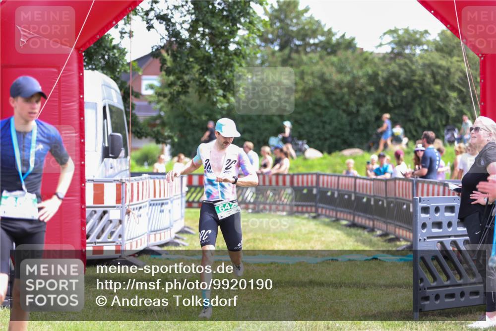 21.06.2026 - 29. Vierlanden-Triathlon Andreas Tolksdorf http://msf.ph/oto/9920190 21.06.2026 13:06:30 Ziel 642, 1358 meine-sportfotos.de