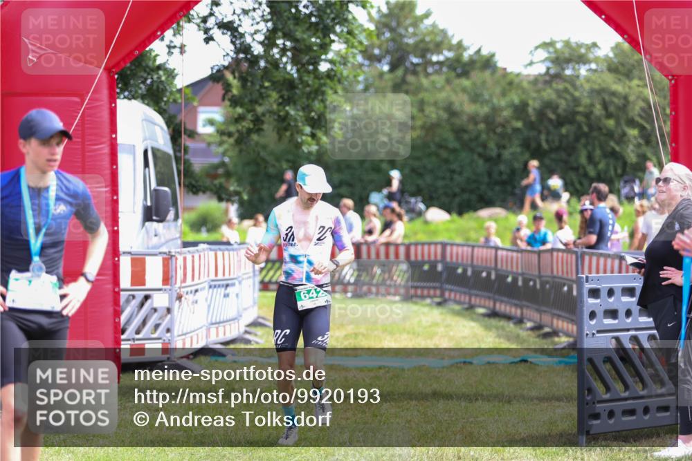 21.06.2026 - 29. Vierlanden-Triathlon Andreas Tolksdorf http://msf.ph/oto/9920193 21.06.2026 13:06:30 Ziel 642, 1358 meine-sportfotos.de