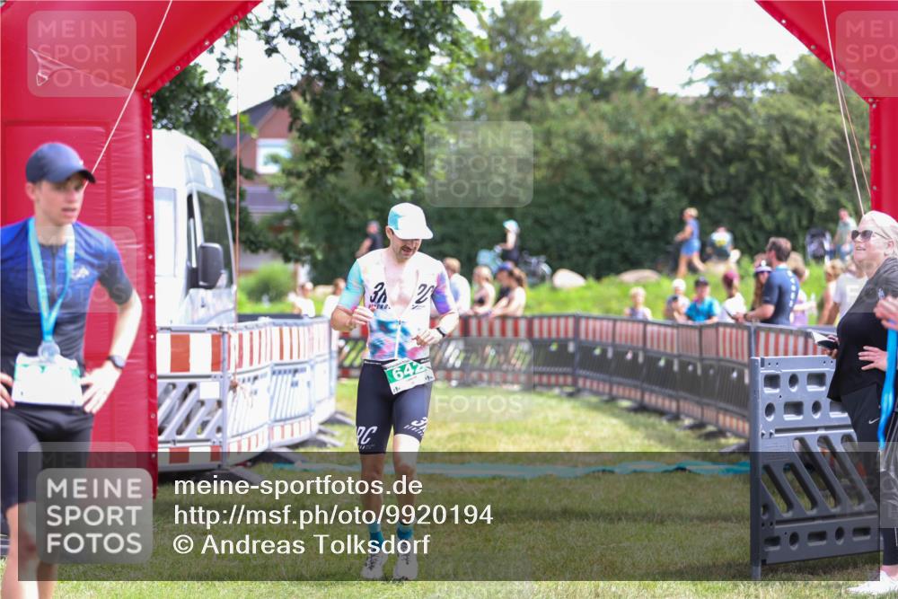 21.06.2026 - 29. Vierlanden-Triathlon Andreas Tolksdorf http://msf.ph/oto/9920194 21.06.2026 13:06:30 Ziel 642, 1358 meine-sportfotos.de