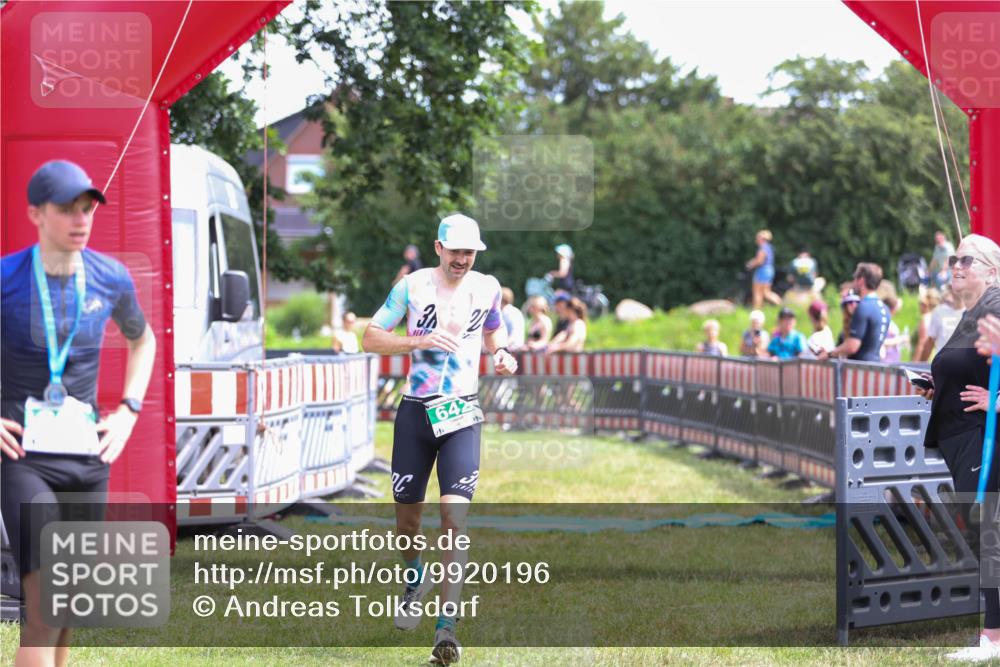 21.06.2026 - 29. Vierlanden-Triathlon Andreas Tolksdorf http://msf.ph/oto/9920196 21.06.2026 13:06:30 Ziel 642, 1358 meine-sportfotos.de