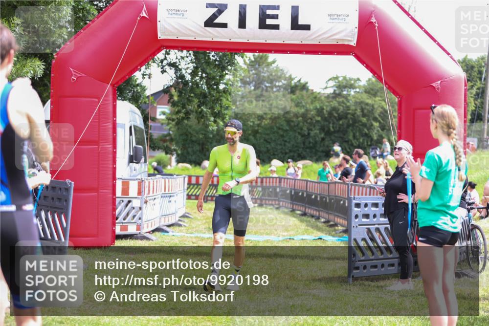 21.06.2026 - 29. Vierlanden-Triathlon Andreas Tolksdorf http://msf.ph/oto/9920198 21.06.2026 13:06:41 Ziel 1358 meine-sportfotos.de
