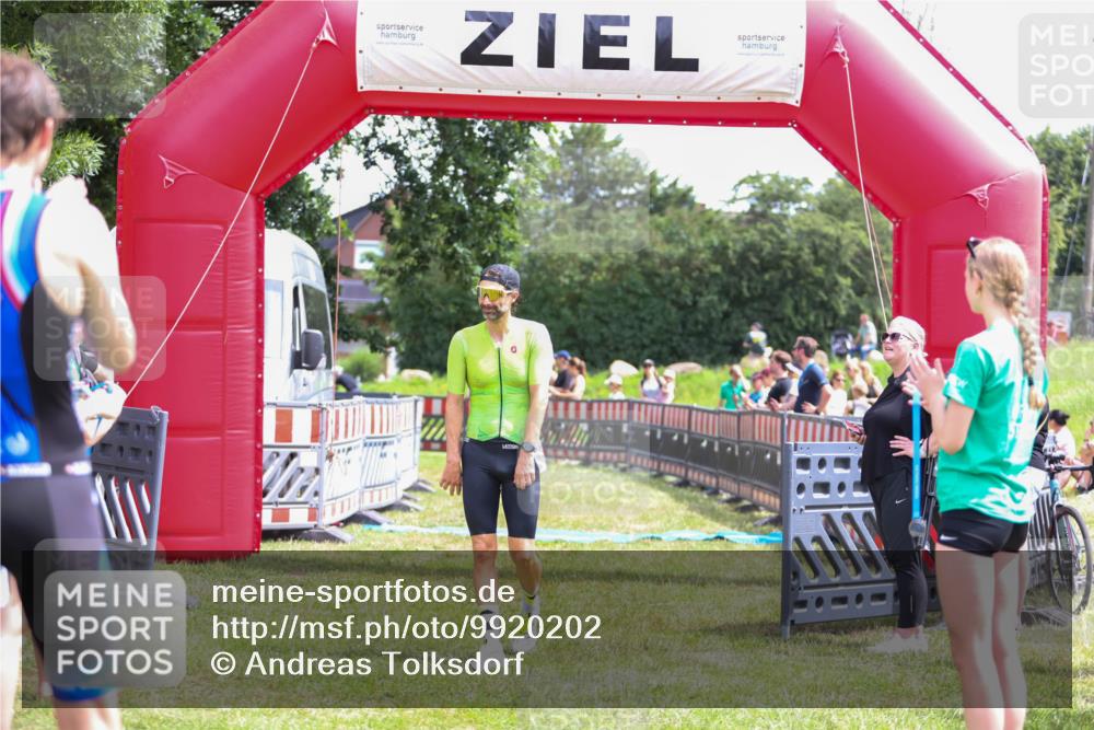 21.06.2026 - 29. Vierlanden-Triathlon Andreas Tolksdorf http://msf.ph/oto/9920202 21.06.2026 13:06:41 Ziel 1358 meine-sportfotos.de