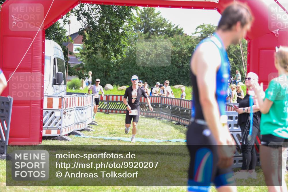 21.06.2026 - 29. Vierlanden-Triathlon Andreas Tolksdorf http://msf.ph/oto/9920207 21.06.2026 13:06:58 Ziel 55, 275 meine-sportfotos.de