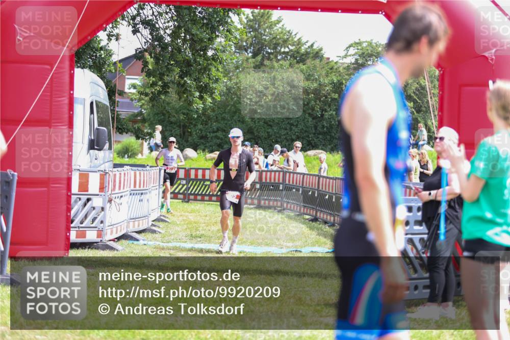 21.06.2026 - 29. Vierlanden-Triathlon Andreas Tolksdorf http://msf.ph/oto/9920209 21.06.2026 13:06:58 Ziel 55, 275 meine-sportfotos.de