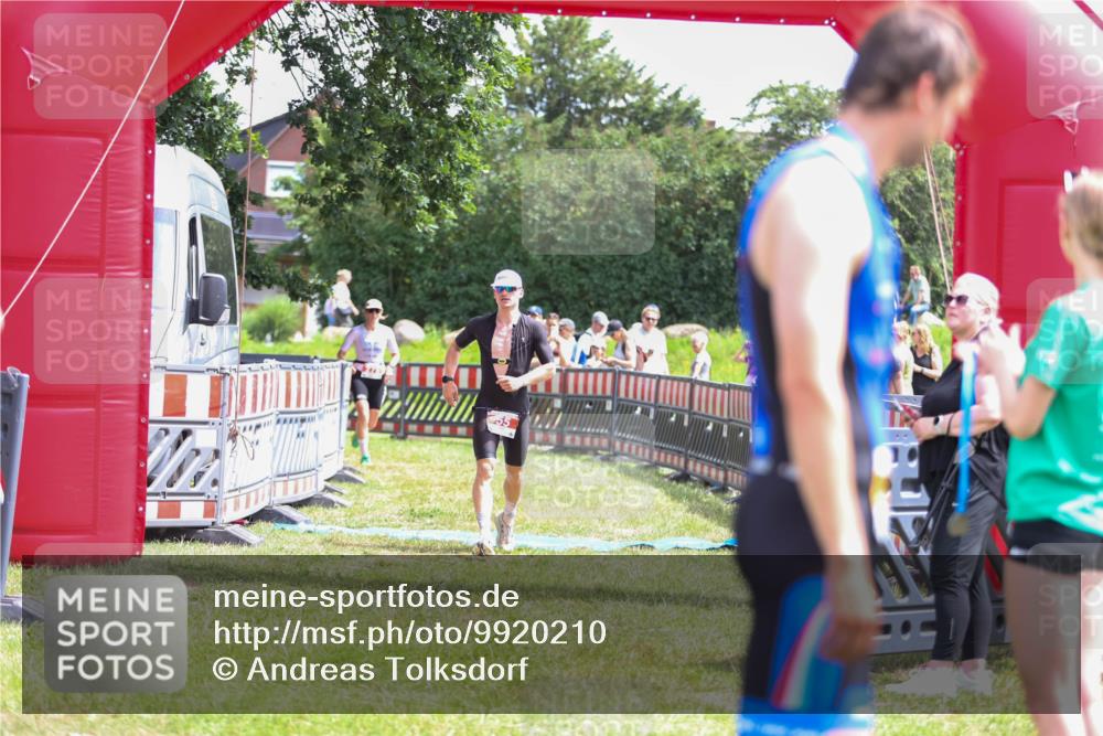 21.06.2026 - 29. Vierlanden-Triathlon Andreas Tolksdorf http://msf.ph/oto/9920210 21.06.2026 13:06:58 Ziel 55, 275 meine-sportfotos.de