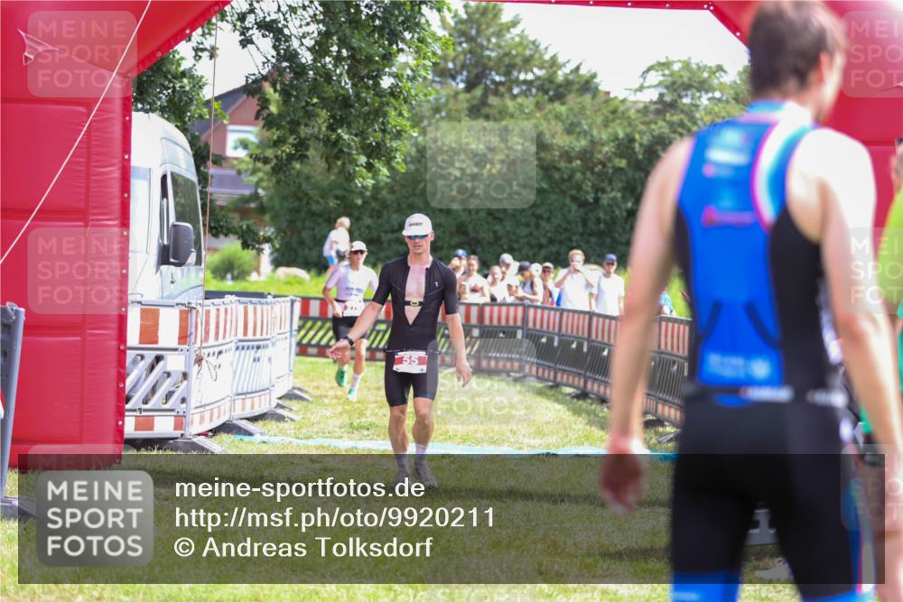 21.06.2026 - 29. Vierlanden-Triathlon Andreas Tolksdorf http://msf.ph/oto/9920211 21.06.2026 13:06:59 Ziel 55, 275 meine-sportfotos.de