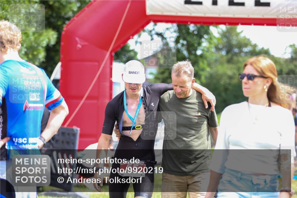 21.06.2026 - 29. Vierlanden-Triathlon Andreas Tolksdorf http://msf.ph/oto/9920219 21.06.2026 13:07:13 Ziel  meine-sportfotos.de