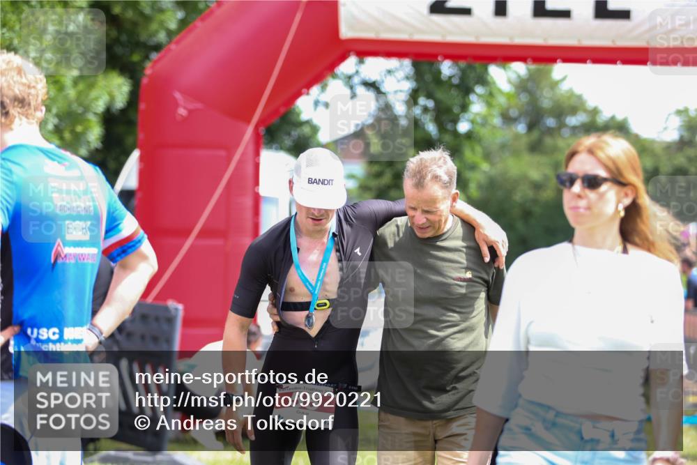 21.06.2026 - 29. Vierlanden-Triathlon Andreas Tolksdorf http://msf.ph/oto/9920221 21.06.2026 13:07:13 Ziel  meine-sportfotos.de