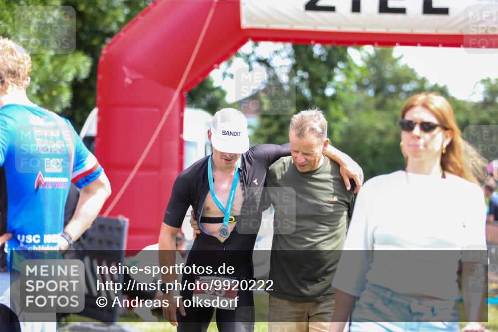 21.06.2026 - 29. Vierlanden-Triathlon Andreas Tolksdorf http://msf.ph/oto/9920222 21.06.2026 13:07:13 Ziel  meine-sportfotos.de