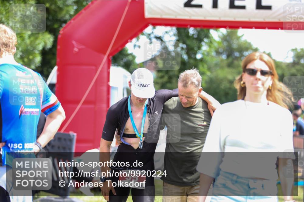 21.06.2026 - 29. Vierlanden-Triathlon Andreas Tolksdorf http://msf.ph/oto/9920224 21.06.2026 13:07:13 Ziel  meine-sportfotos.de