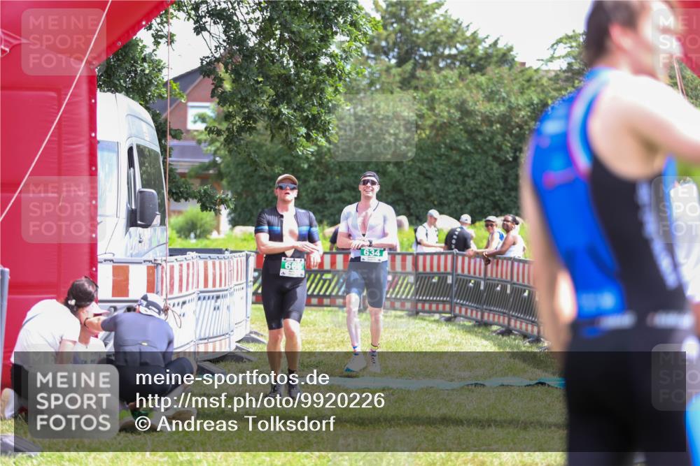 21.06.2026 - 29. Vierlanden-Triathlon Andreas Tolksdorf http://msf.ph/oto/9920226 21.06.2026 13:07:51 Ziel 634, 668 meine-sportfotos.de