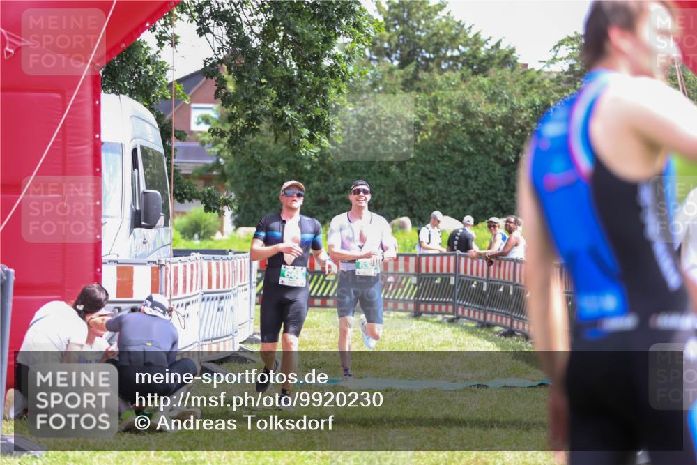 21.06.2026 - 29. Vierlanden-Triathlon Andreas Tolksdorf http://msf.ph/oto/9920230 21.06.2026 13:07:51 Ziel 634, 668 meine-sportfotos.de