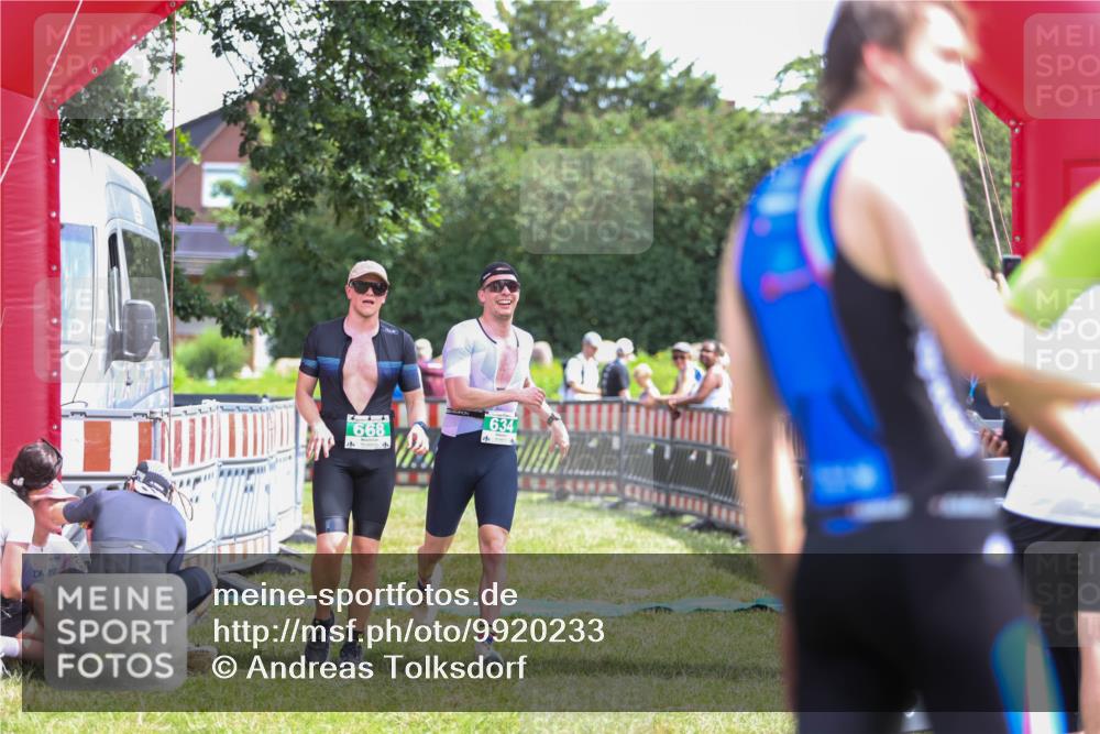 21.06.2026 - 29. Vierlanden-Triathlon Andreas Tolksdorf http://msf.ph/oto/9920233 21.06.2026 13:07:52 Ziel 634, 668 meine-sportfotos.de