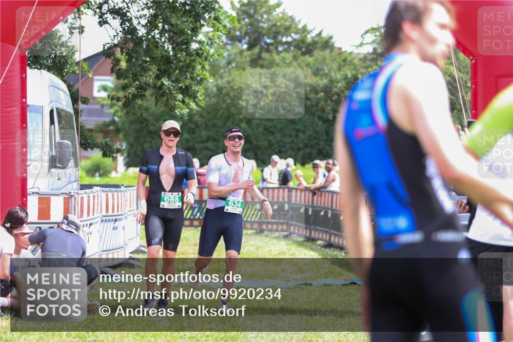 21.06.2026 - 29. Vierlanden-Triathlon Andreas Tolksdorf http://msf.ph/oto/9920234 21.06.2026 13:07:52 Ziel 634, 668 meine-sportfotos.de