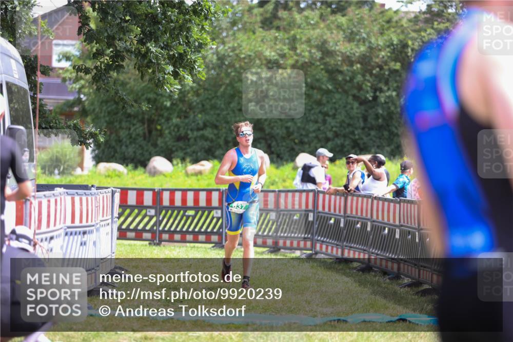 21.06.2026 - 29. Vierlanden-Triathlon Andreas Tolksdorf http://msf.ph/oto/9920239 21.06.2026 13:08:03 Ziel 637 meine-sportfotos.de
