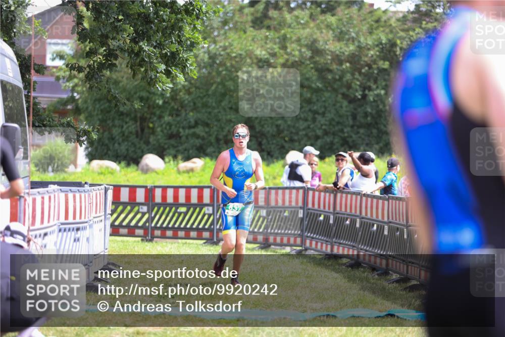 21.06.2026 - 29. Vierlanden-Triathlon Andreas Tolksdorf http://msf.ph/oto/9920242 21.06.2026 13:08:03 Ziel 637 meine-sportfotos.de