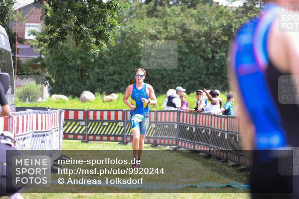 21.06.2026 - 29. Vierlanden-Triathlon Andreas Tolksdorf http://msf.ph/oto/9920244 21.06.2026 13:08:03 Ziel 637 meine-sportfotos.de