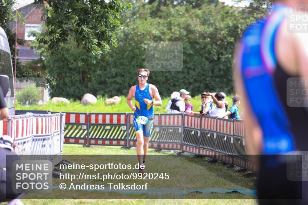 21.06.2026 - 29. Vierlanden-Triathlon Andreas Tolksdorf http://msf.ph/oto/9920245 21.06.2026 13:08:03 Ziel 637 meine-sportfotos.de
