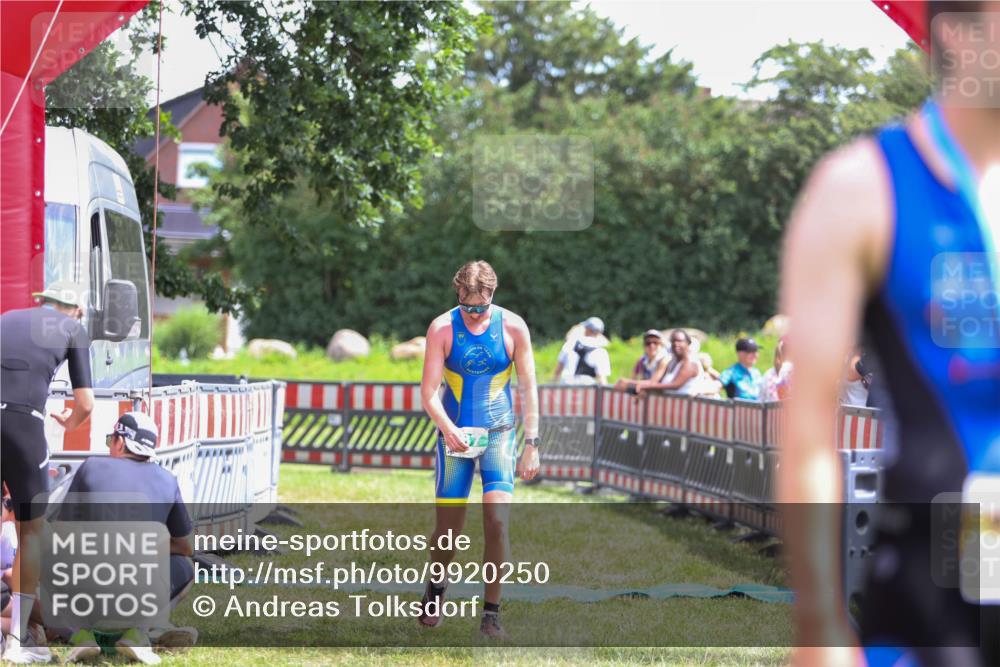 21.06.2026 - 29. Vierlanden-Triathlon Andreas Tolksdorf http://msf.ph/oto/9920250 21.06.2026 13:08:07 Ziel 637 meine-sportfotos.de