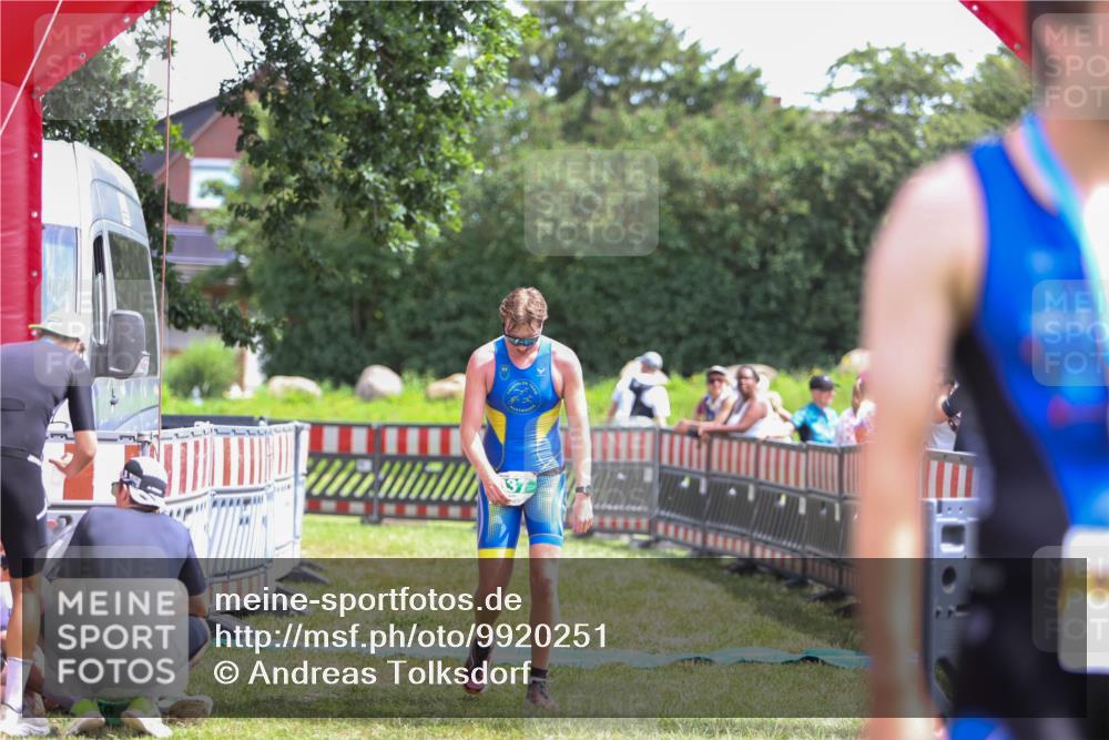 21.06.2026 - 29. Vierlanden-Triathlon Andreas Tolksdorf http://msf.ph/oto/9920251 21.06.2026 13:08:07 Ziel 637 meine-sportfotos.de