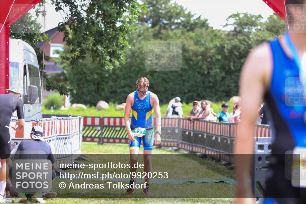 21.06.2026 - 29. Vierlanden-Triathlon Andreas Tolksdorf http://msf.ph/oto/9920253 21.06.2026 13:08:07 Ziel 637 meine-sportfotos.de