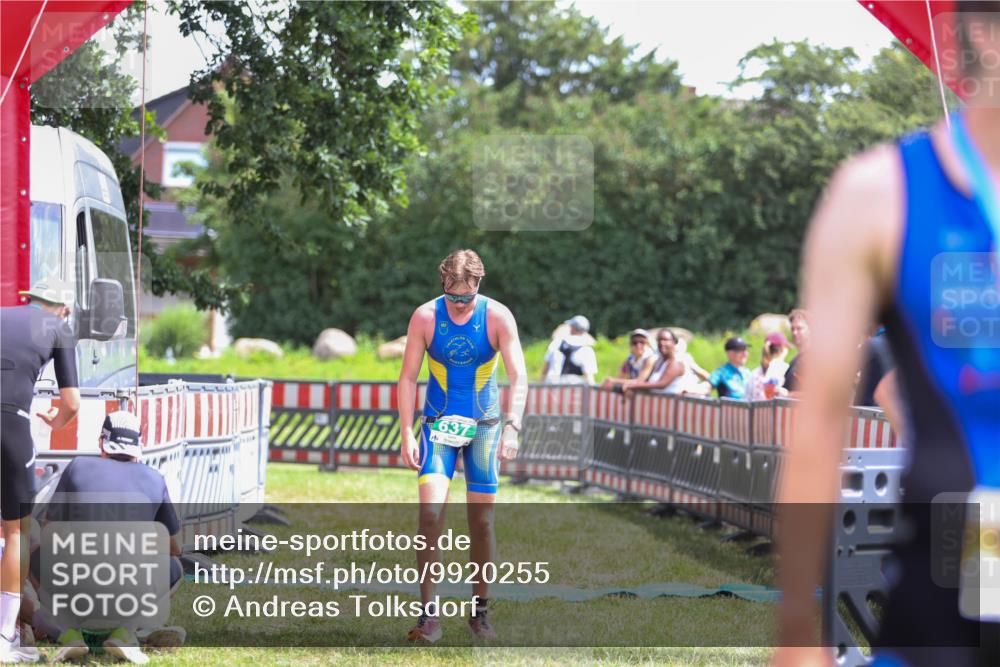 21.06.2026 - 29. Vierlanden-Triathlon Andreas Tolksdorf http://msf.ph/oto/9920255 21.06.2026 13:08:07 Ziel 637 meine-sportfotos.de