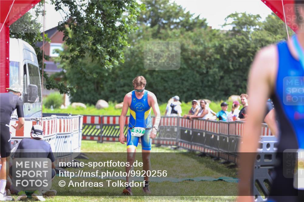 21.06.2026 - 29. Vierlanden-Triathlon Andreas Tolksdorf http://msf.ph/oto/9920256 21.06.2026 13:08:07 Ziel 637 meine-sportfotos.de