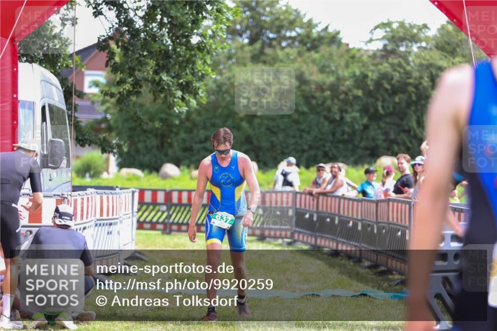 21.06.2026 - 29. Vierlanden-Triathlon Andreas Tolksdorf http://msf.ph/oto/9920259 21.06.2026 13:08:07 Ziel 637 meine-sportfotos.de