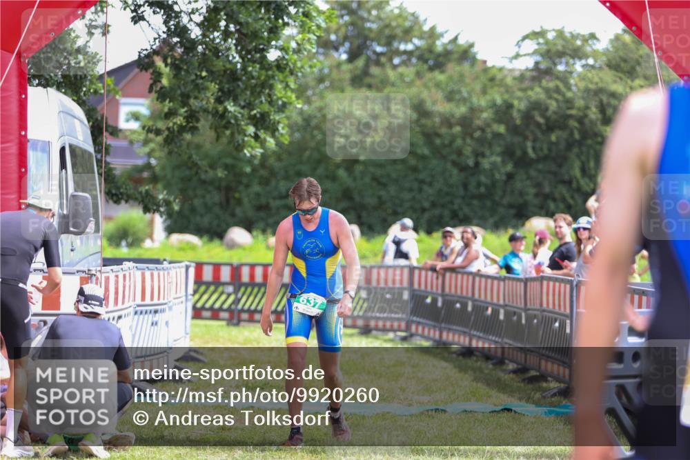 21.06.2026 - 29. Vierlanden-Triathlon Andreas Tolksdorf http://msf.ph/oto/9920260 21.06.2026 13:08:07 Ziel 637 meine-sportfotos.de