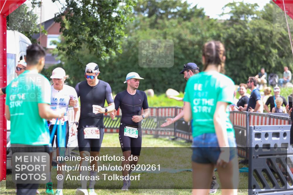 21.06.2026 - 29. Vierlanden-Triathlon Andreas Tolksdorf http://msf.ph/oto/9920261 21.06.2026 13:08:27 Ziel 147, 689, 695 meine-sportfotos.de