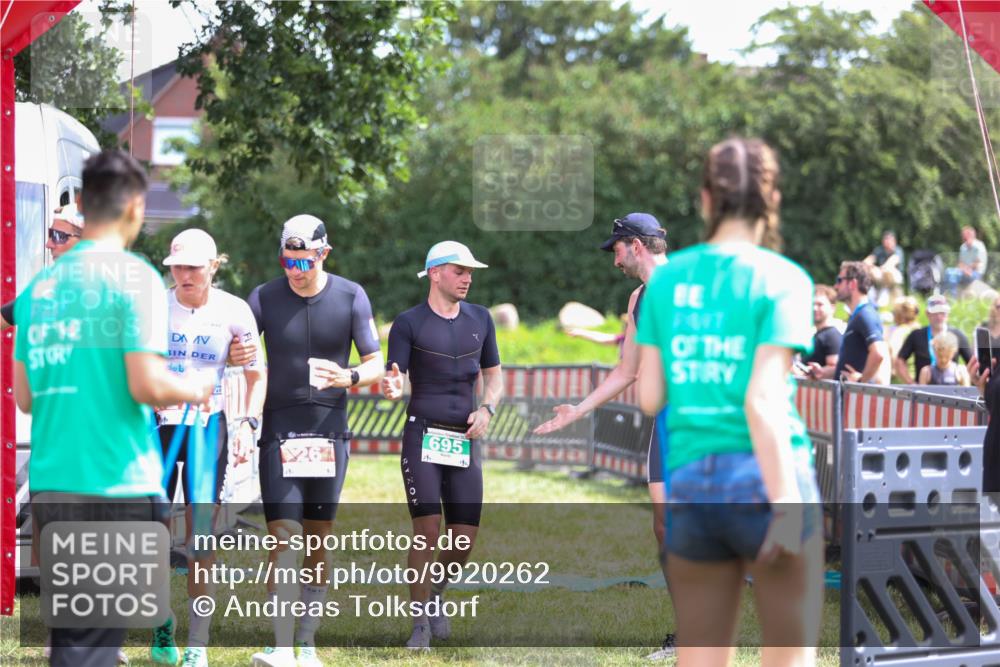 21.06.2026 - 29. Vierlanden-Triathlon Andreas Tolksdorf http://msf.ph/oto/9920262 21.06.2026 13:08:27 Ziel 147, 689, 695 meine-sportfotos.de