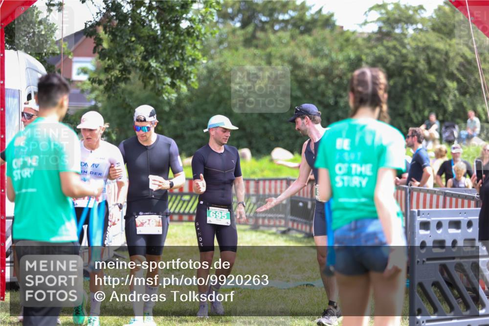 21.06.2026 - 29. Vierlanden-Triathlon Andreas Tolksdorf http://msf.ph/oto/9920263 21.06.2026 13:08:27 Ziel 147, 689, 695 meine-sportfotos.de