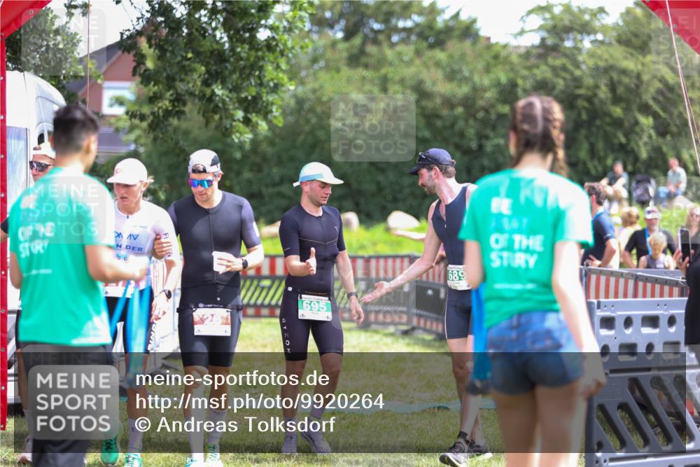 21.06.2026 - 29. Vierlanden-Triathlon Andreas Tolksdorf http://msf.ph/oto/9920264 21.06.2026 13:08:27 Ziel 147, 689, 695 meine-sportfotos.de