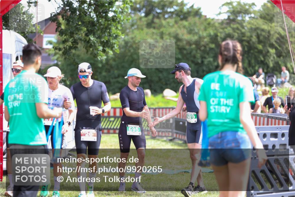 21.06.2026 - 29. Vierlanden-Triathlon Andreas Tolksdorf http://msf.ph/oto/9920265 21.06.2026 13:08:27 Ziel 147, 689, 695 meine-sportfotos.de